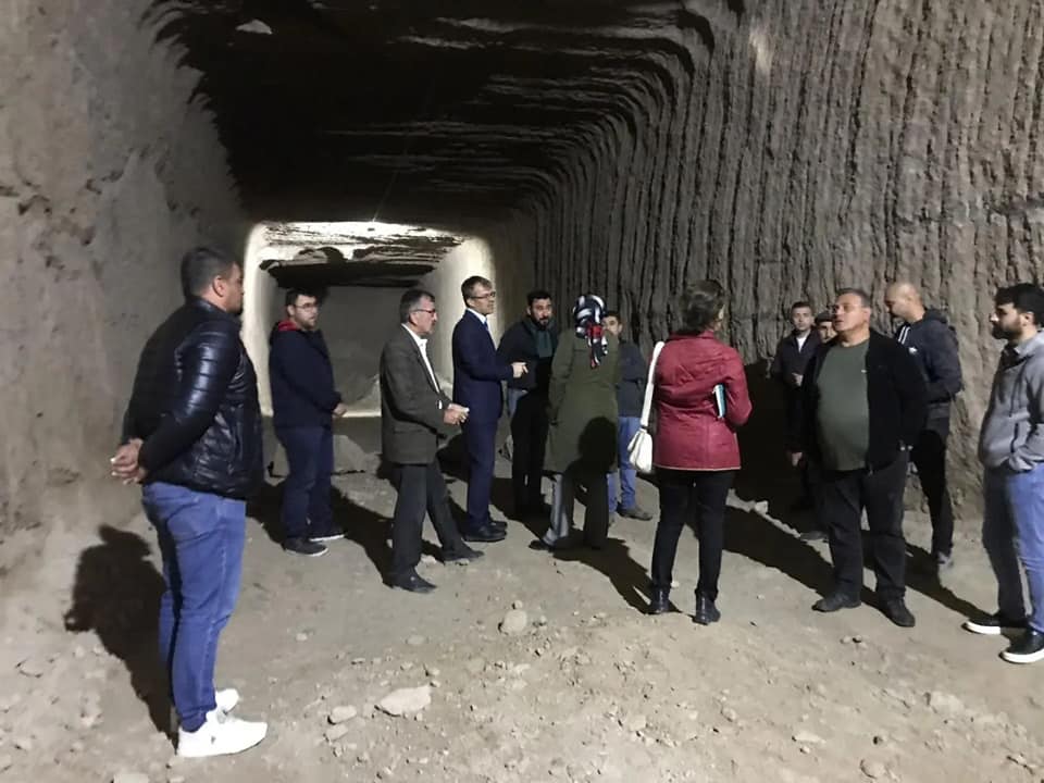 Dinar İlçesi Göçerli Köyünde "Kayadan Oyma Depo" Çalışmaları Devam Ediyor